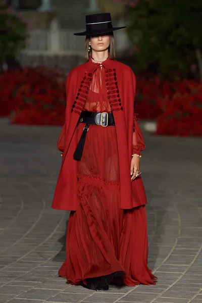 Look 27